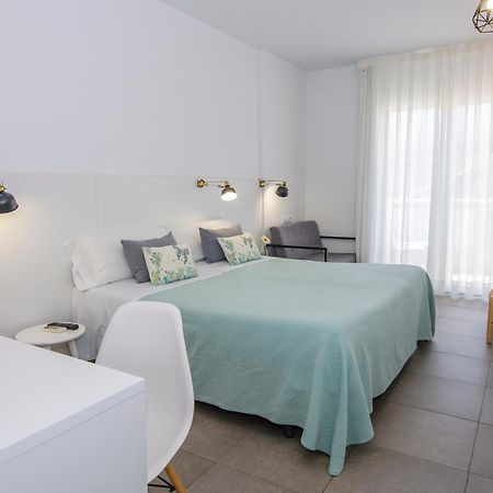 קרבונראס Hostal La Isla מראה חיצוני תמונה