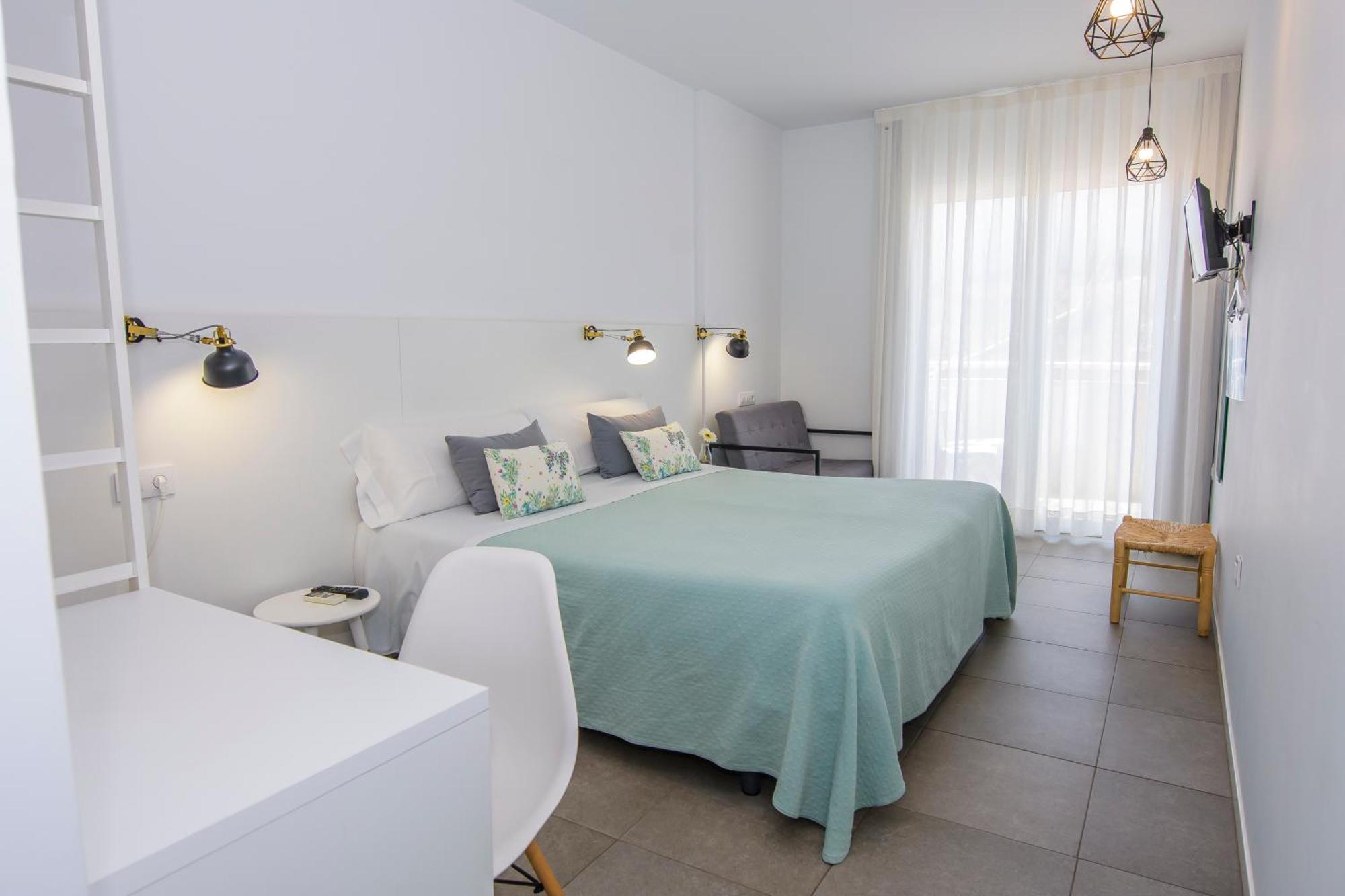 קרבונראס Hostal La Isla מראה חיצוני תמונה