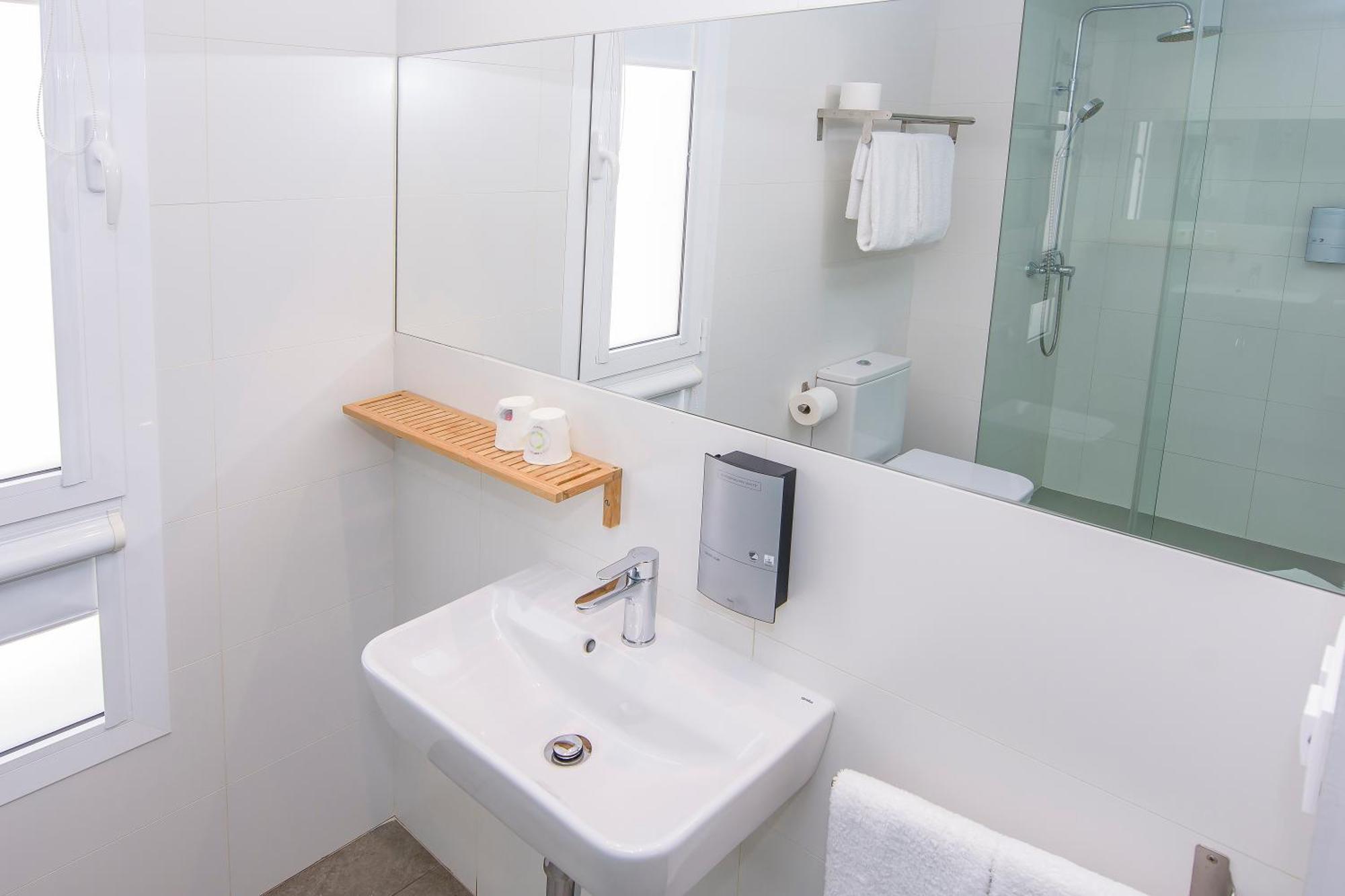 קרבונראס Hostal La Isla מראה חיצוני תמונה