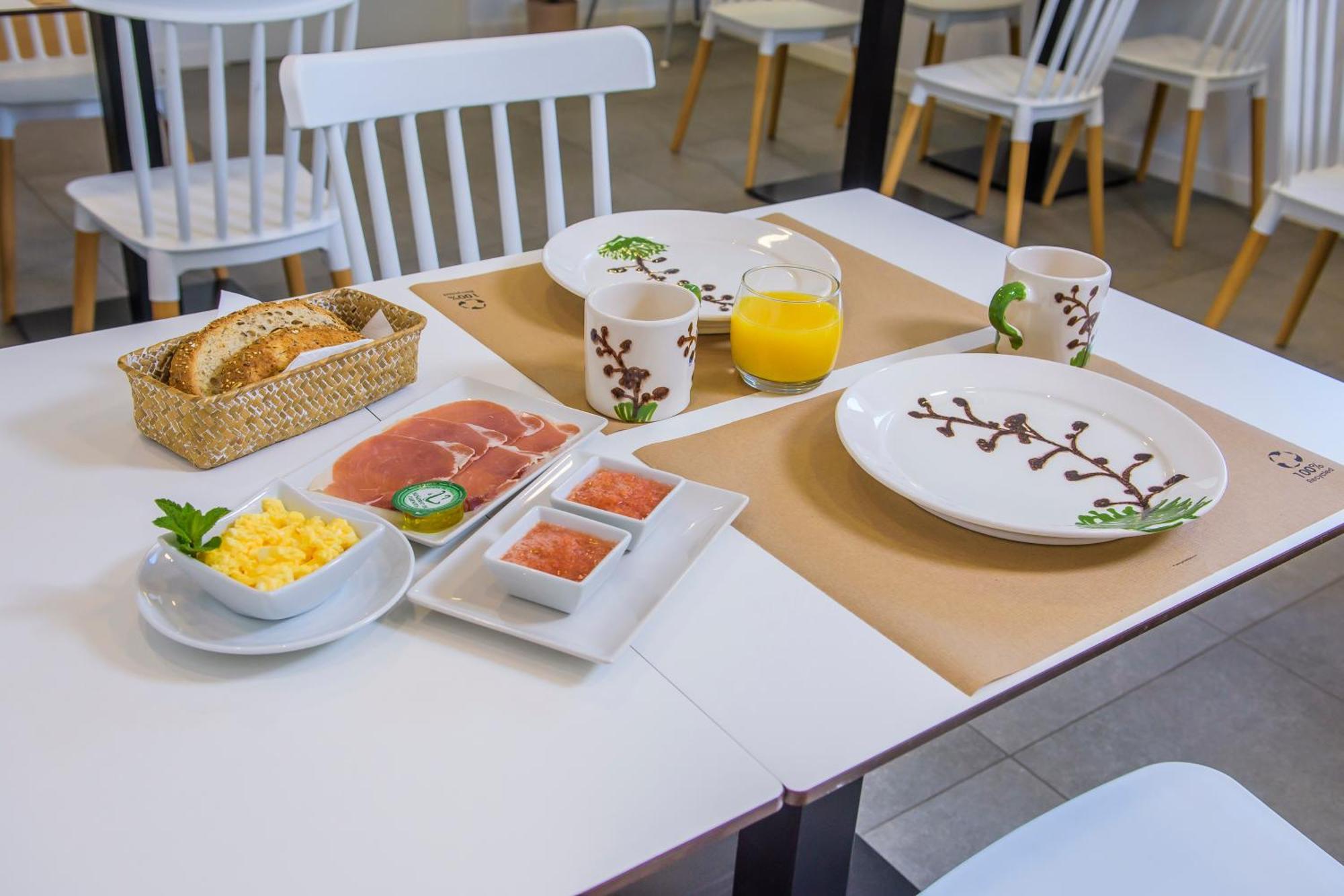 קרבונראס Hostal La Isla מראה חיצוני תמונה