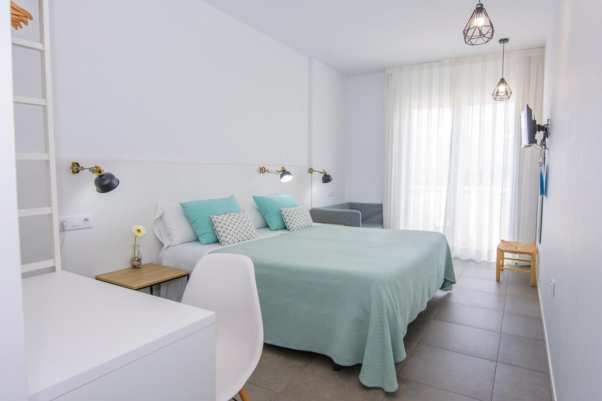 קרבונראס Hostal La Isla מראה חיצוני תמונה