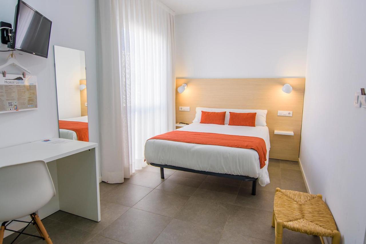 קרבונראס Hostal La Isla מראה חיצוני תמונה