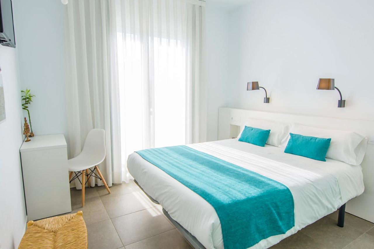קרבונראס Hostal La Isla מראה חיצוני תמונה