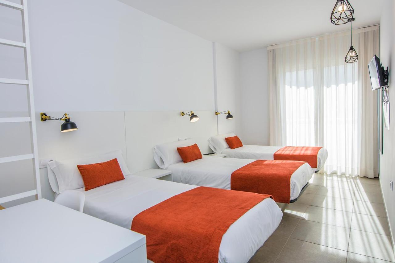 קרבונראס Hostal La Isla מראה חיצוני תמונה